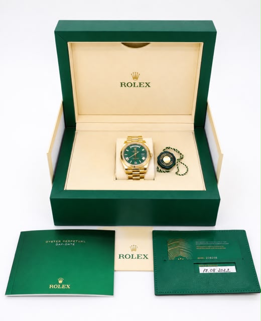 Rolex Day-Date 40mm Money Green Roman Dial Fluted Bezel President Bracelet - 228238 | 2022
